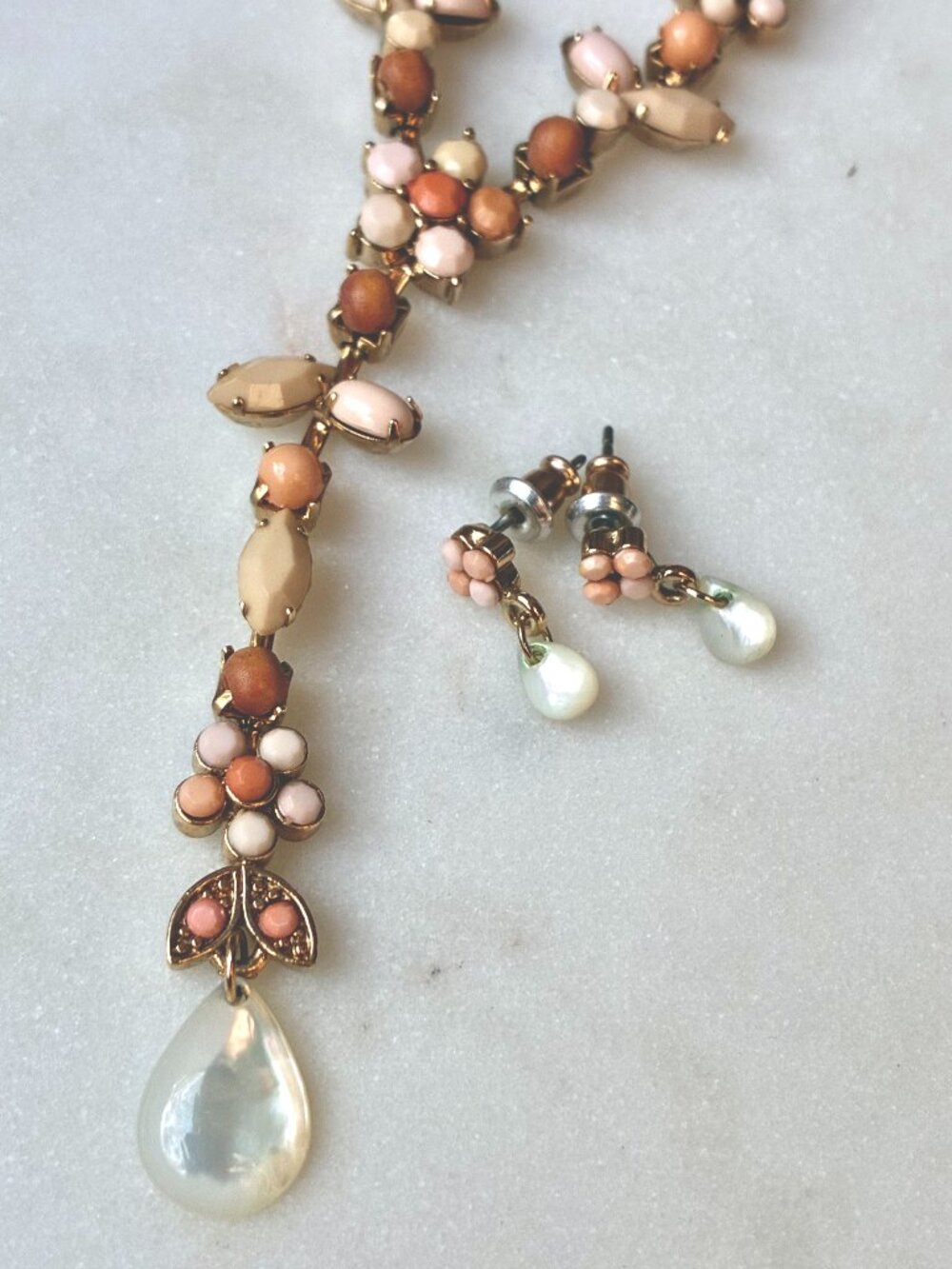 Vintage Floral Lariat Necklace & Matching Earrings Set Mother of Pearl